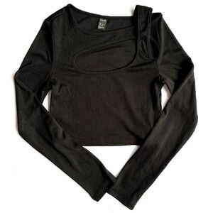 Black Long Sleeve Cutout Cropped Longsleeve Top
